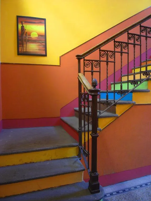 Hostel California Milão Itália